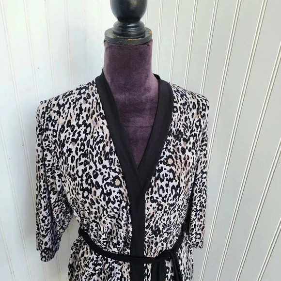 Women's Short Wrap Belted Dressing Robe Leopard Print Stretch Gray Black L - Picture 2 of 13